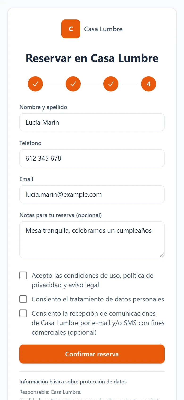 Página de reservas de Casa Lumbre en el móvil: el cliente rellena su nombre, teléfono y email y confirma la reserva
